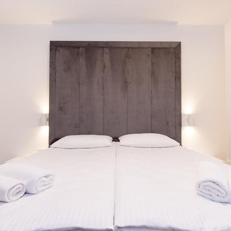 Apartmani I Sobe Pejacevic โอซีเยก ภายนอก รูปภาพ