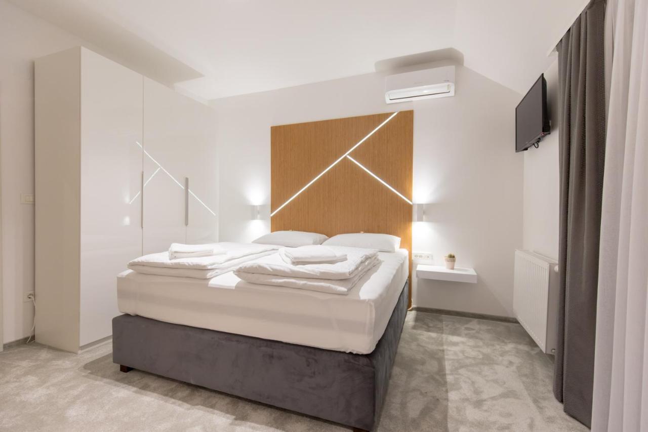 Apartmani I Sobe Pejacevic โอซีเยก ภายนอก รูปภาพ