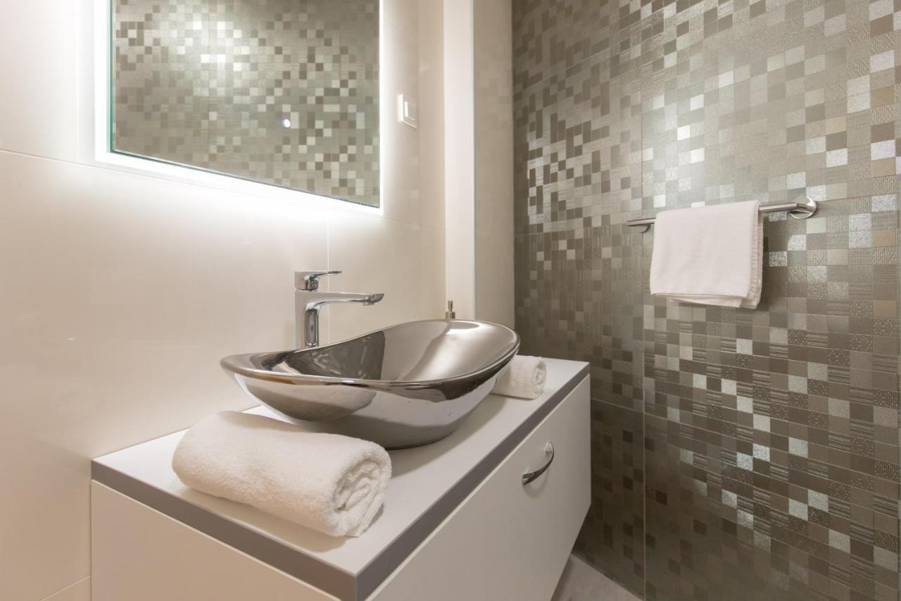 Apartmani I Sobe Pejacevic โอซีเยก ภายนอก รูปภาพ