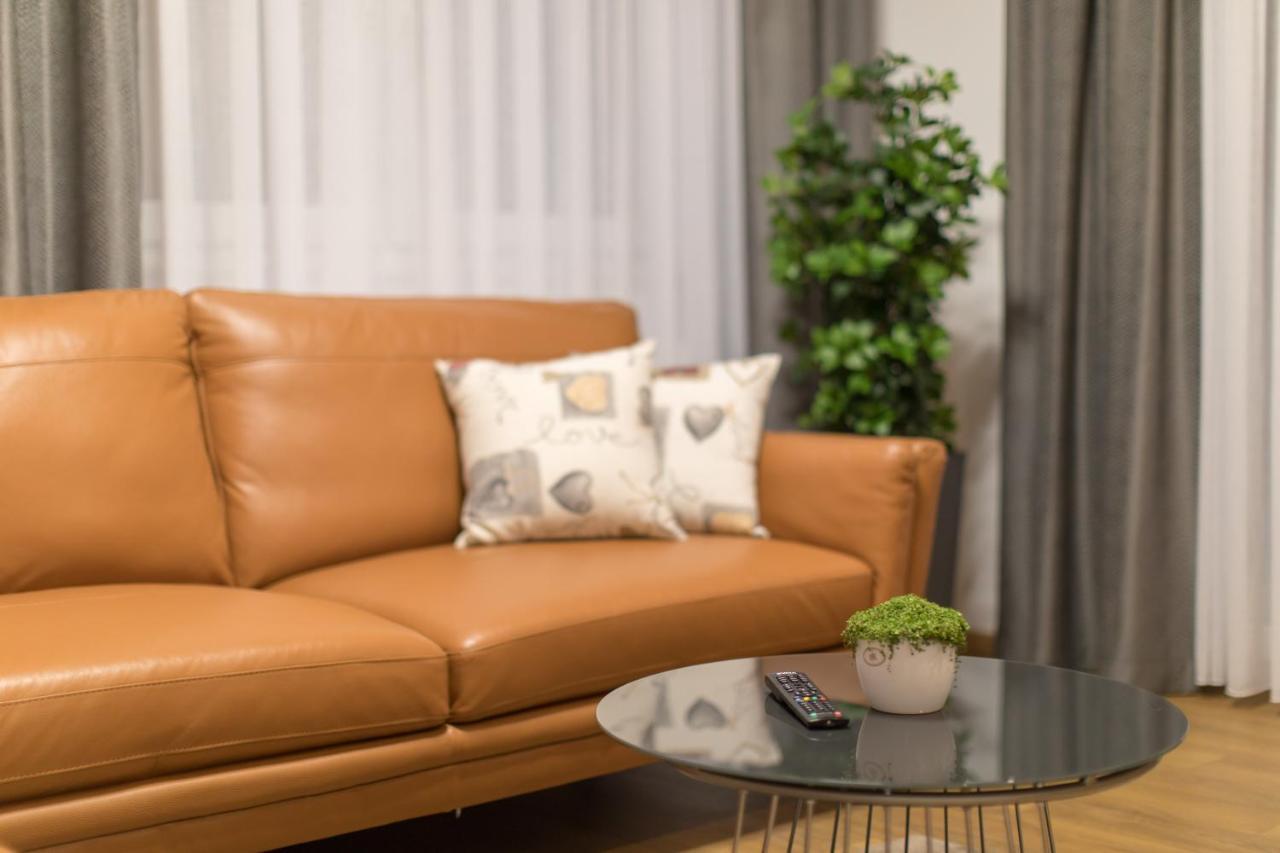 Apartmani I Sobe Pejacevic โอซีเยก ภายนอก รูปภาพ