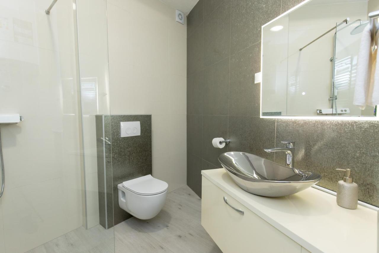 Apartmani I Sobe Pejacevic โอซีเยก ภายนอก รูปภาพ