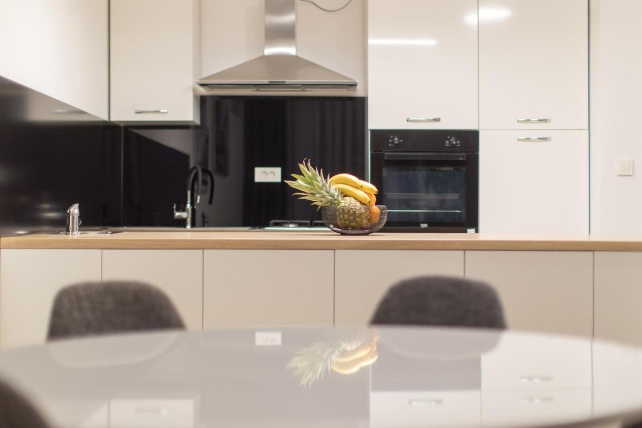 Apartmani I Sobe Pejacevic โอซีเยก ภายนอก รูปภาพ