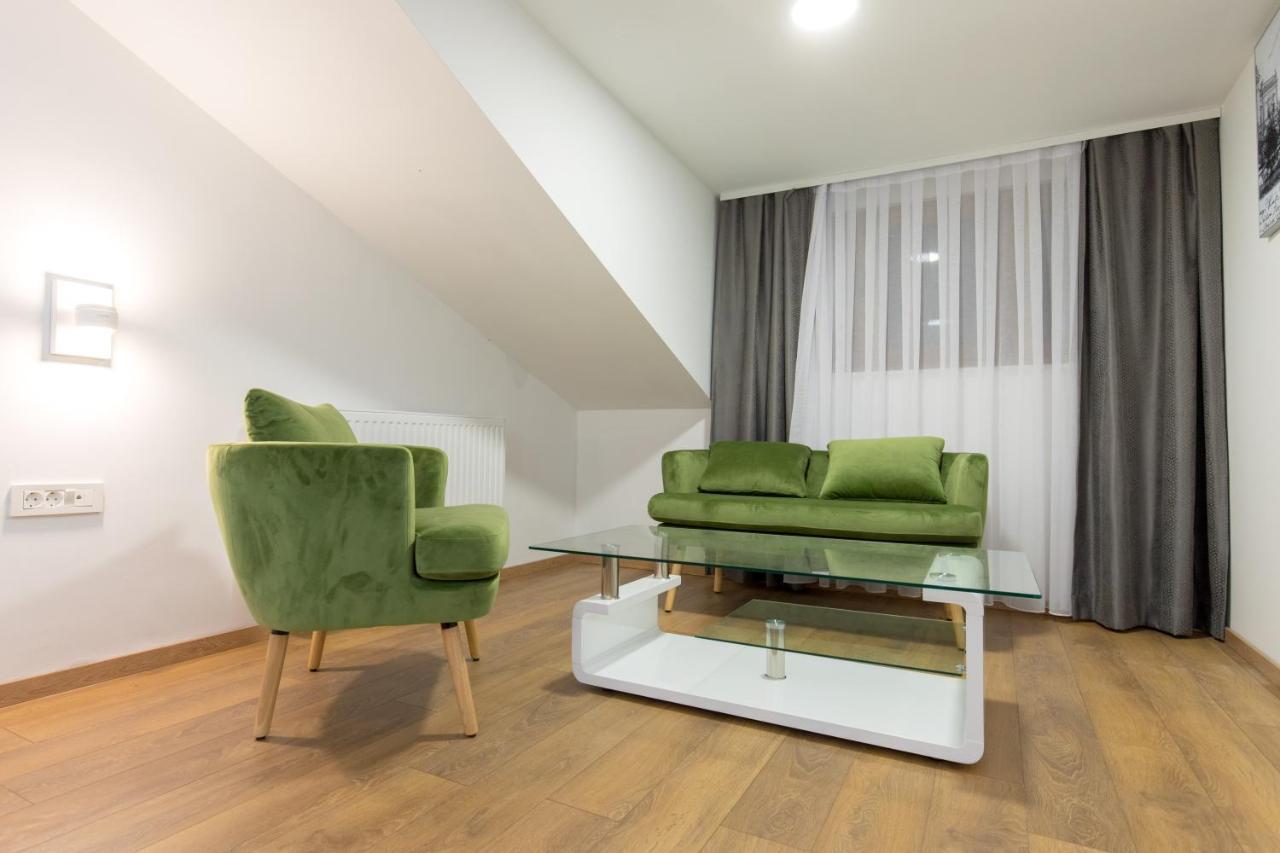 Apartmani I Sobe Pejacevic โอซีเยก ภายนอก รูปภาพ