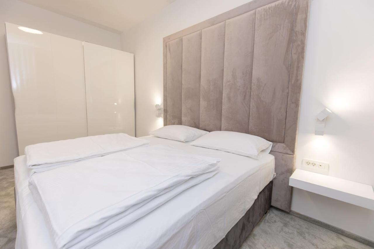 Apartmani I Sobe Pejacevic โอซีเยก ภายนอก รูปภาพ