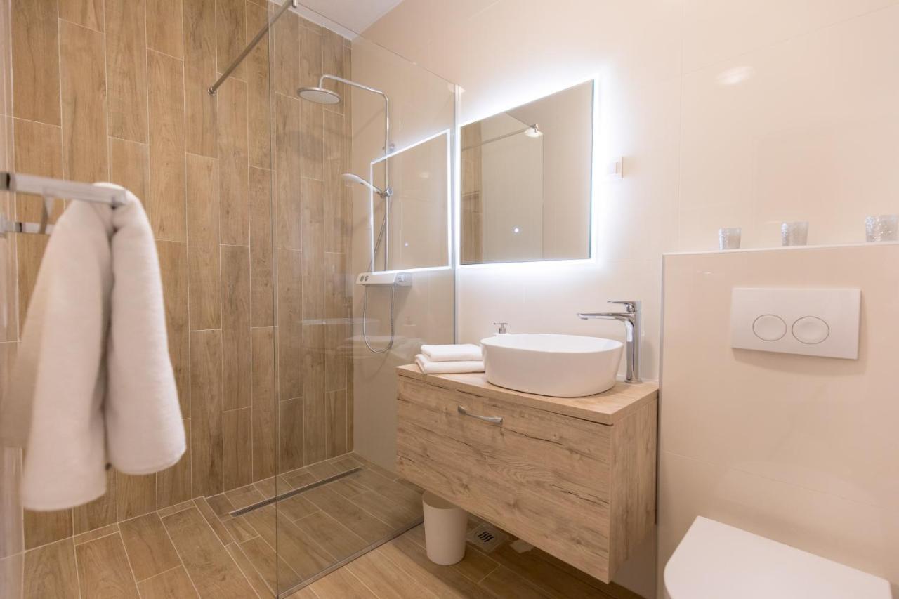 Apartmani I Sobe Pejacevic โอซีเยก ภายนอก รูปภาพ